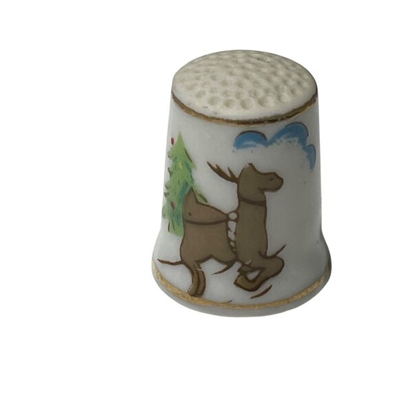 Vintage Japan Porcelain Thimble With Reindeer & Christmas Tree Design Gold Accen - Picture 1 of 4